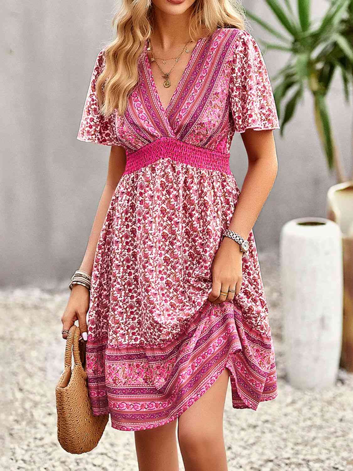 Vestido de manga acampanada con cuello en V estilo bohemio con estampado floral