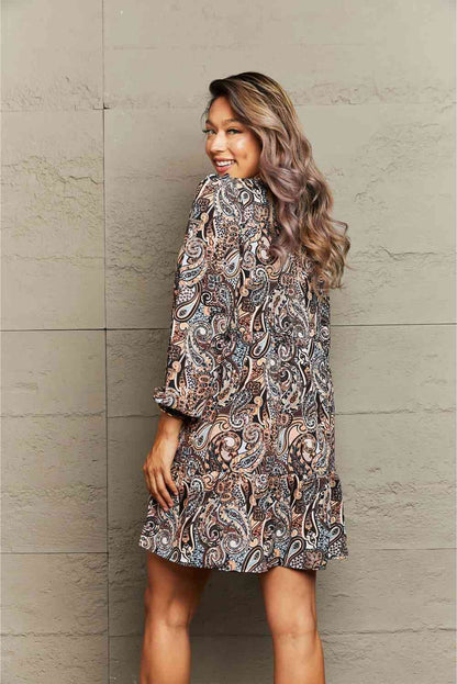 Kleid mit V-Ausschnitt und Paisley-Print