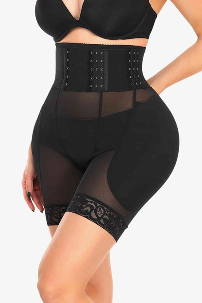 Atmungsaktive Shaping-Shorts mit Spitzenbesatz in voller Größe