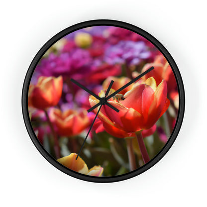 "La red de arrastre de tulipanes de la abeja ocupada" - El reloj de pared alienígena