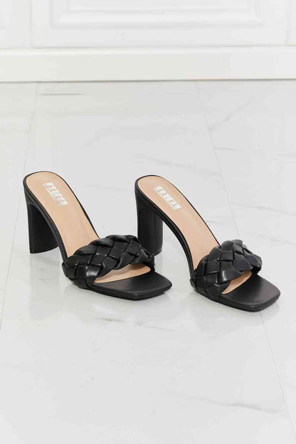 MMShoes – Top of the World – geflochtene Sandalen mit Blockabsatz in Schwarz