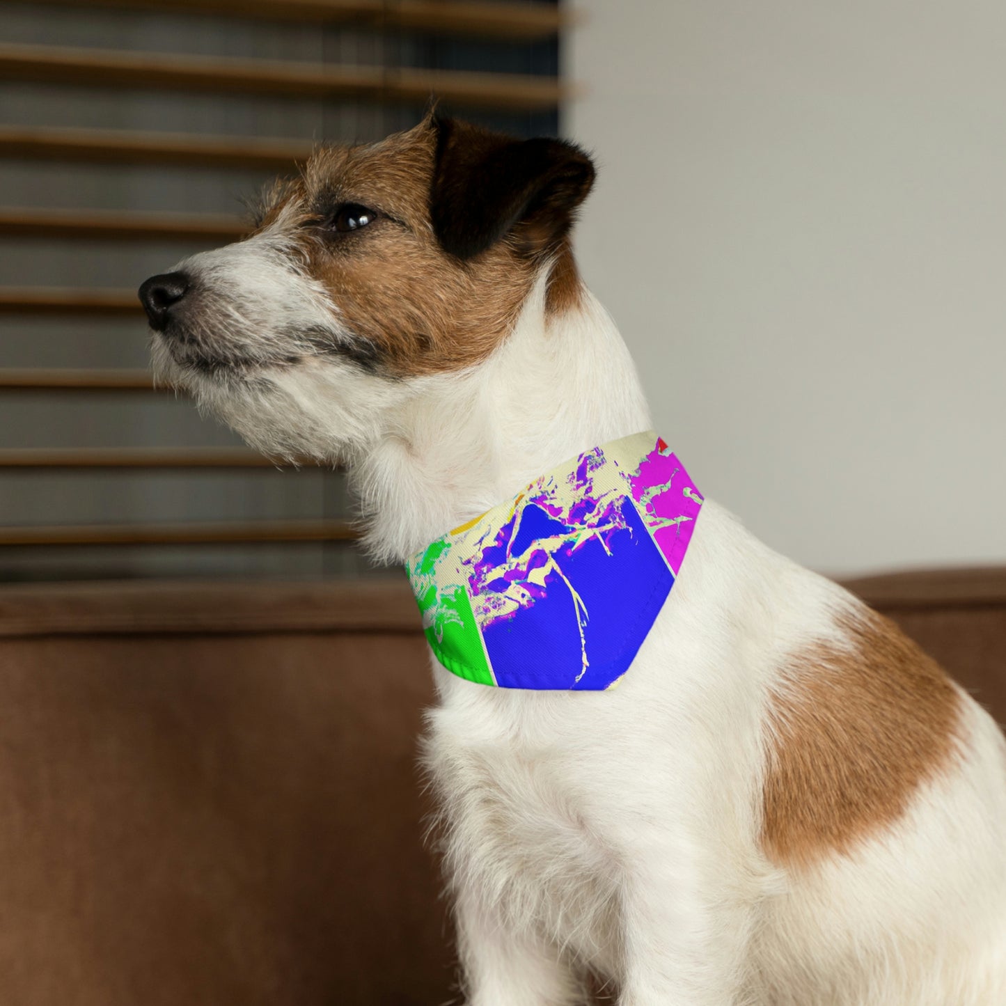 "Kites Aflatter in the Vibrant Sky" - Das Alien Pet Bandana Halsband