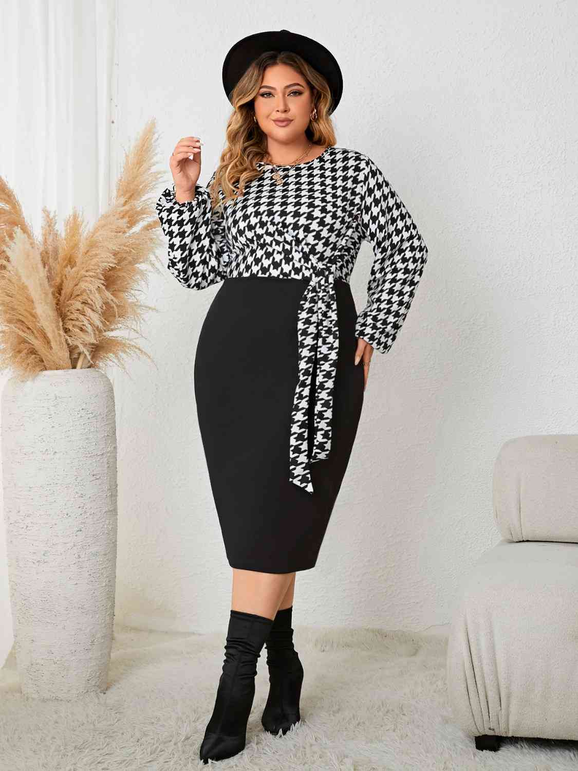 Plus-Size-Kleid mit Hahnentrittmuster und langen Ärmeln