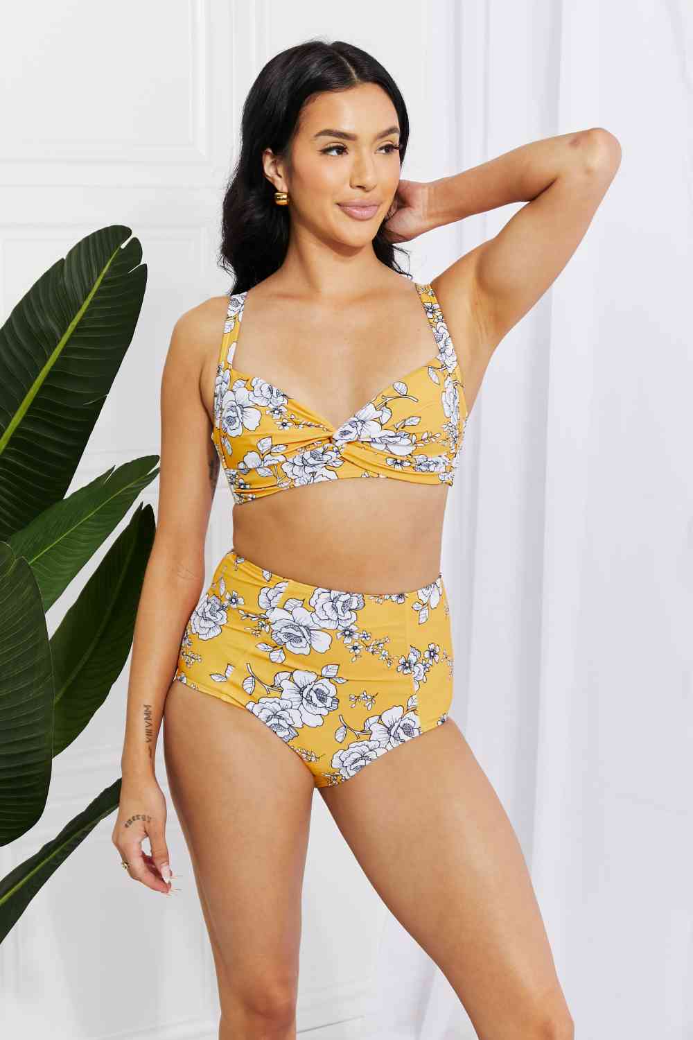 Bikini de talle alto con giro Take A Dip Twist de Marina West Swim en color mostaza