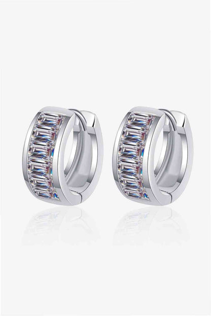 Pendientes Huggie de plata de ley 925 con moissanita de 1,8 quilates