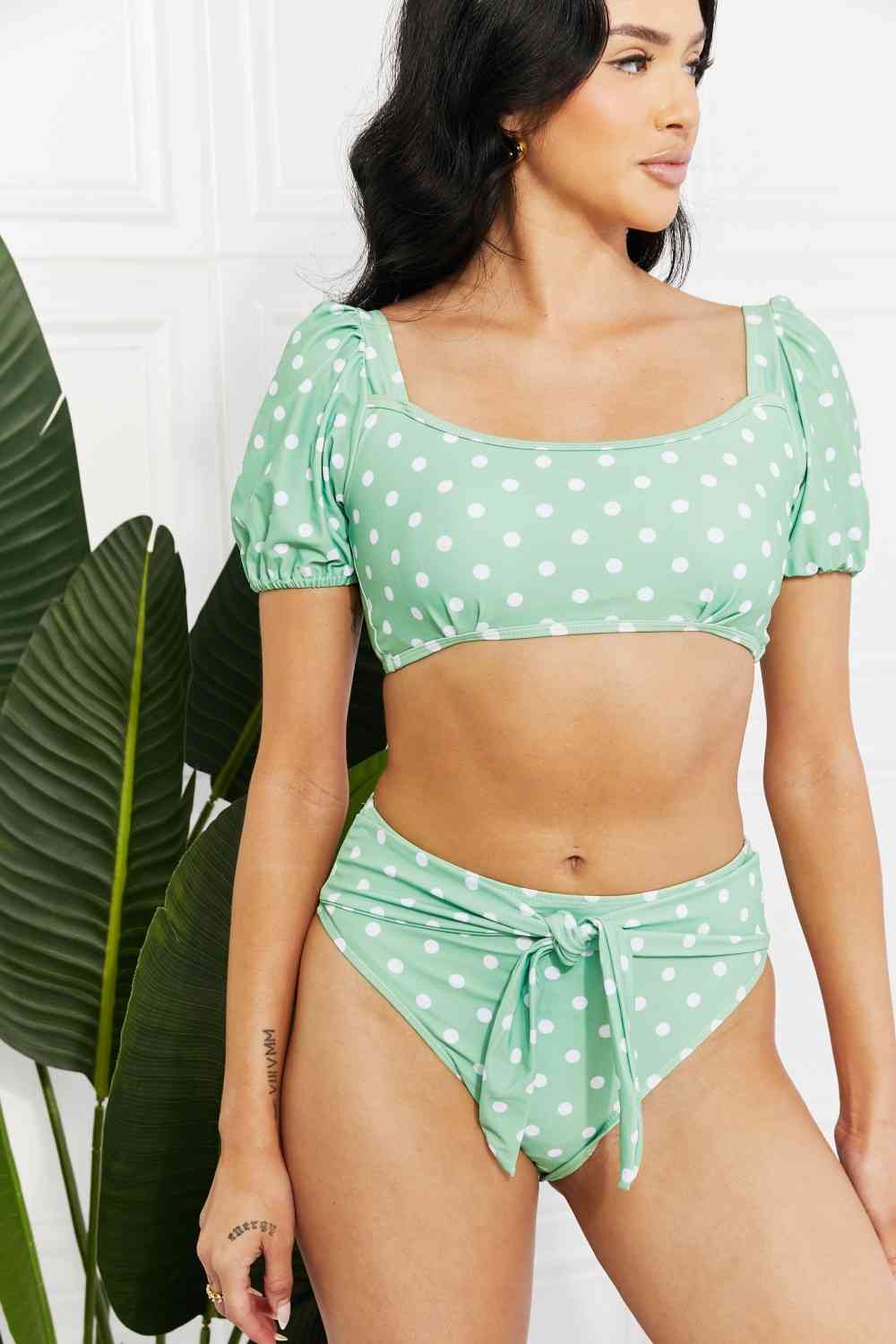 Marina West Swim Vacay Ready Bikini mit Puffärmeln in Gum Leaf