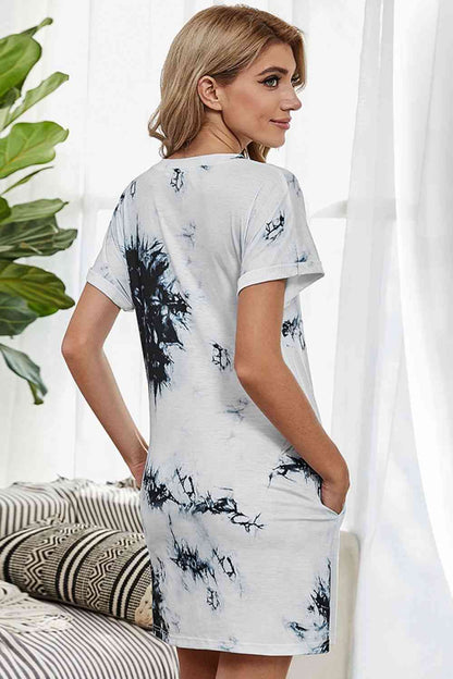 Batik-T-Shirt-Kleid mit Rundhalsausschnitt und Taschen