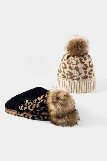 Gorro con puños y pompones de leopardo