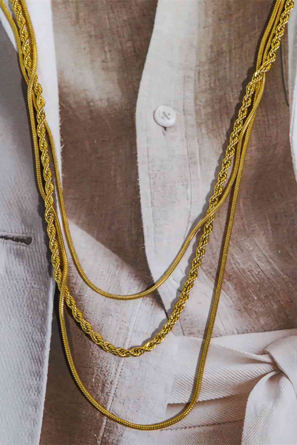 Dreischichtige Halskette aus Edelstahl mit 18-Karat-Vergoldung