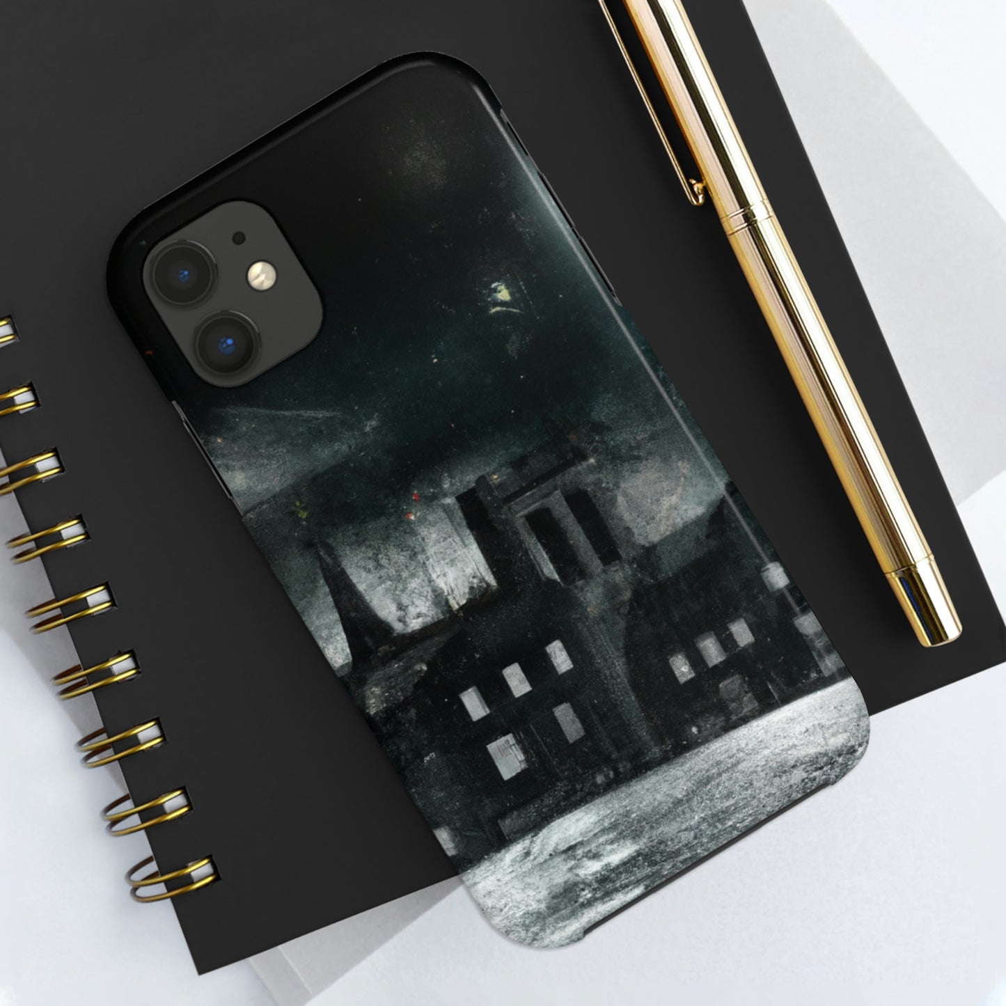 "Nocturno luminoso: una ciudad iluminada por la luz de la luna" - The Alien Tough Phone Cases