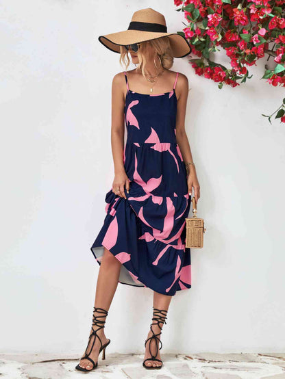 Vestido midi escalonado con tirantes finos estampado