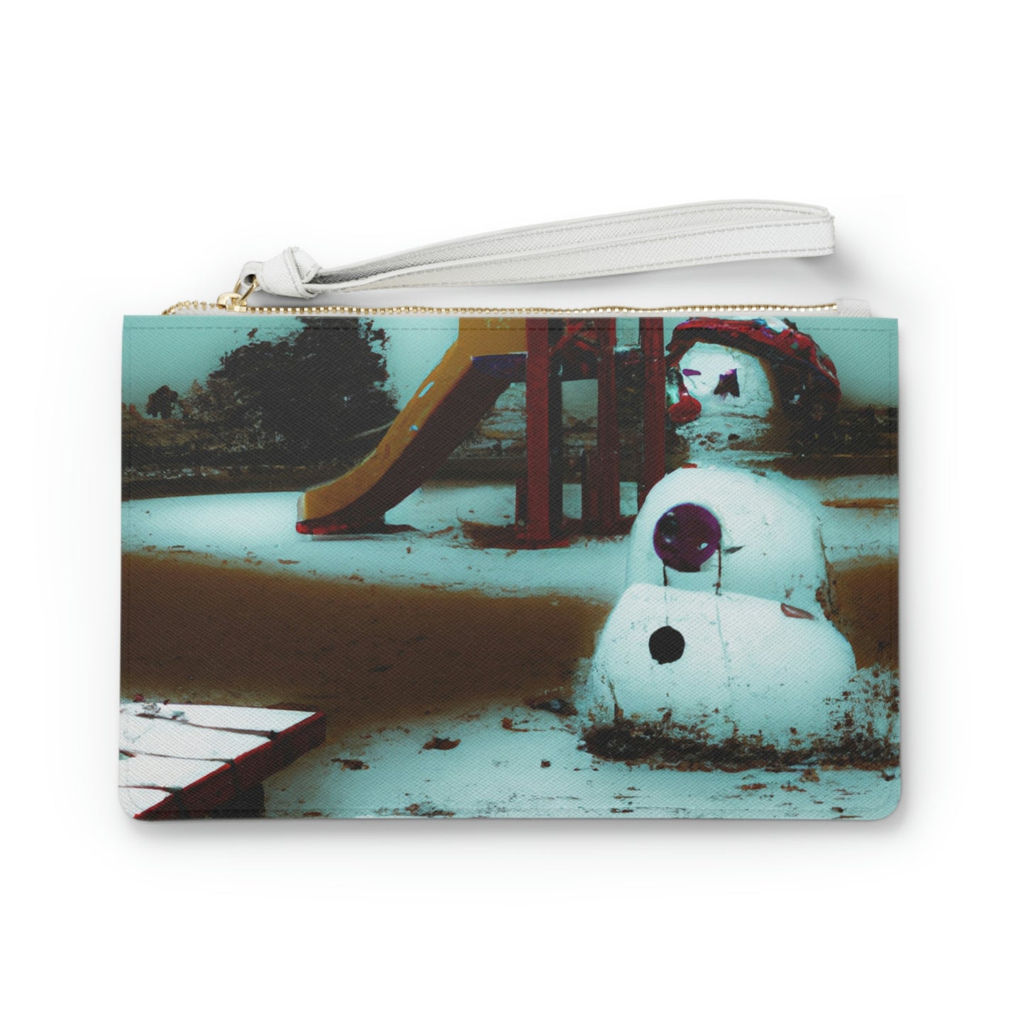 "Muñeco de nieve melancólico en un patio de recreo silencioso" - The Alien Clutch Bag