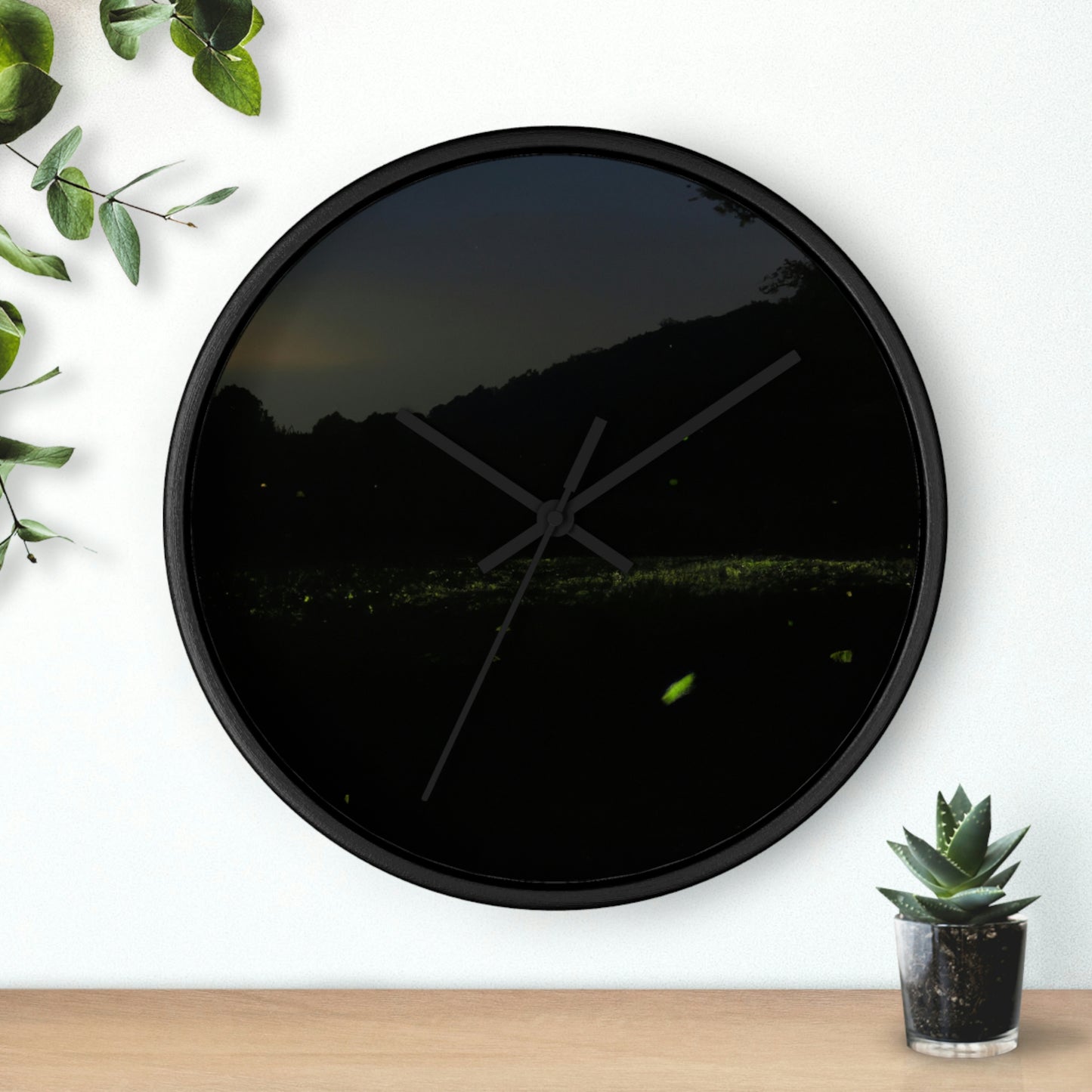 "Mil luciérnagas en el cielo nocturno" - El reloj de pared alienígena