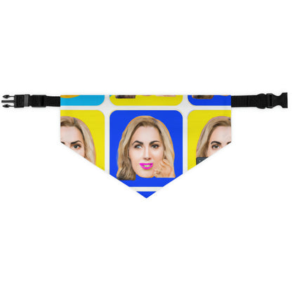 "Emoji-zing a Celebrity: A Pop Art Portrait" - Das Alien Pet Bandana Halsband