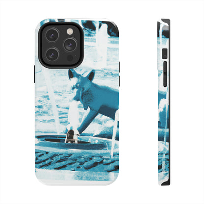 "Foxy Herumtollen im Brunnen" - Die Alien Tough Phone Cases