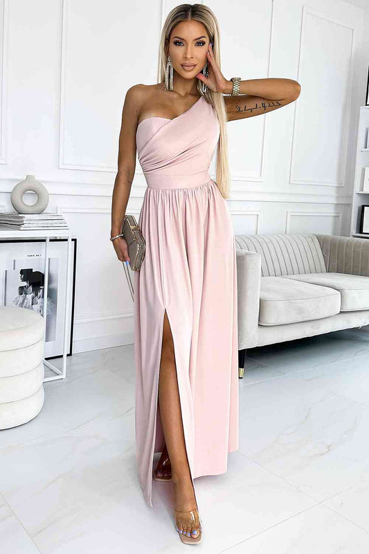 Maxikleid mit One-Shoulder-Schlitz