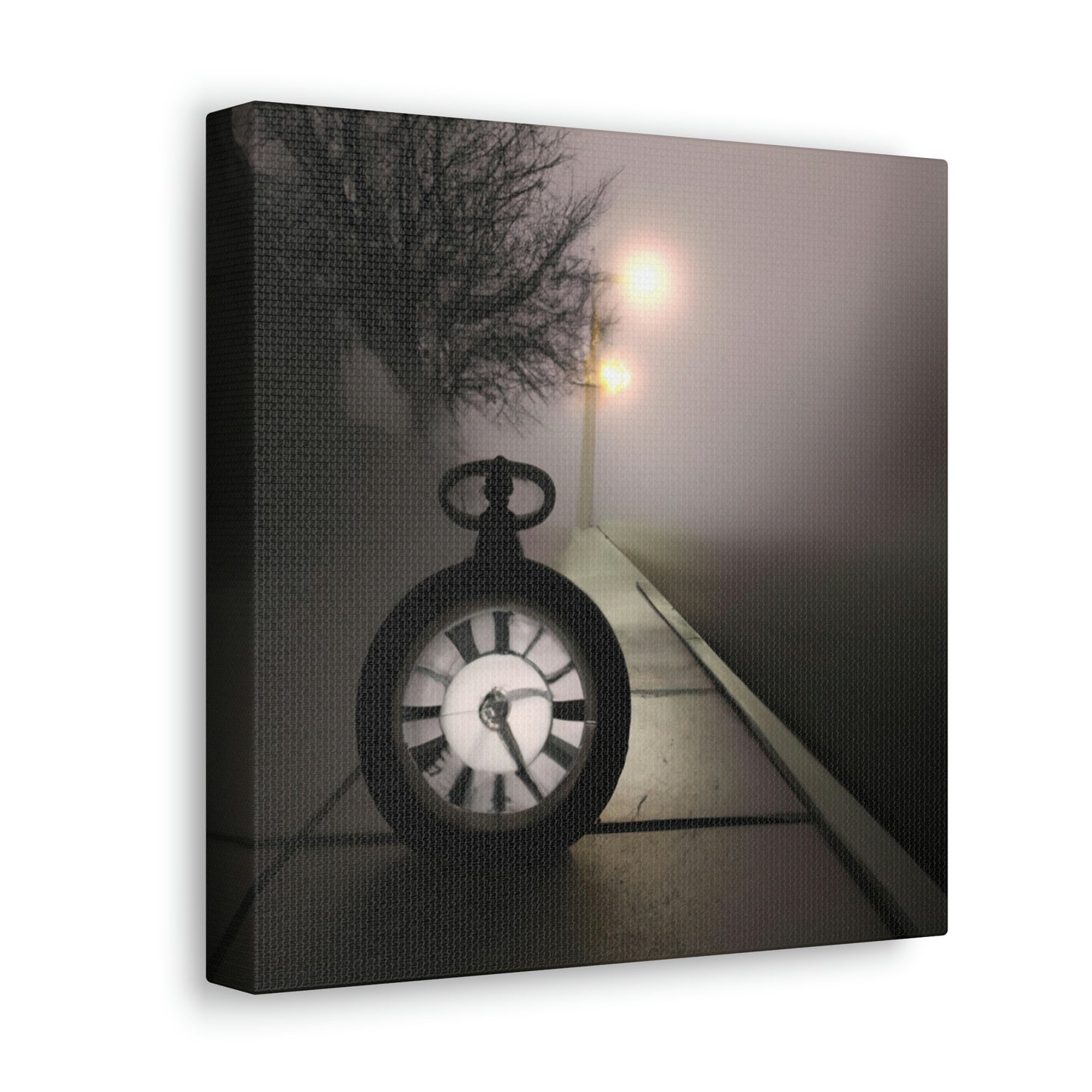 "El reloj solitario en Foggy Lane" - The Alien Canva