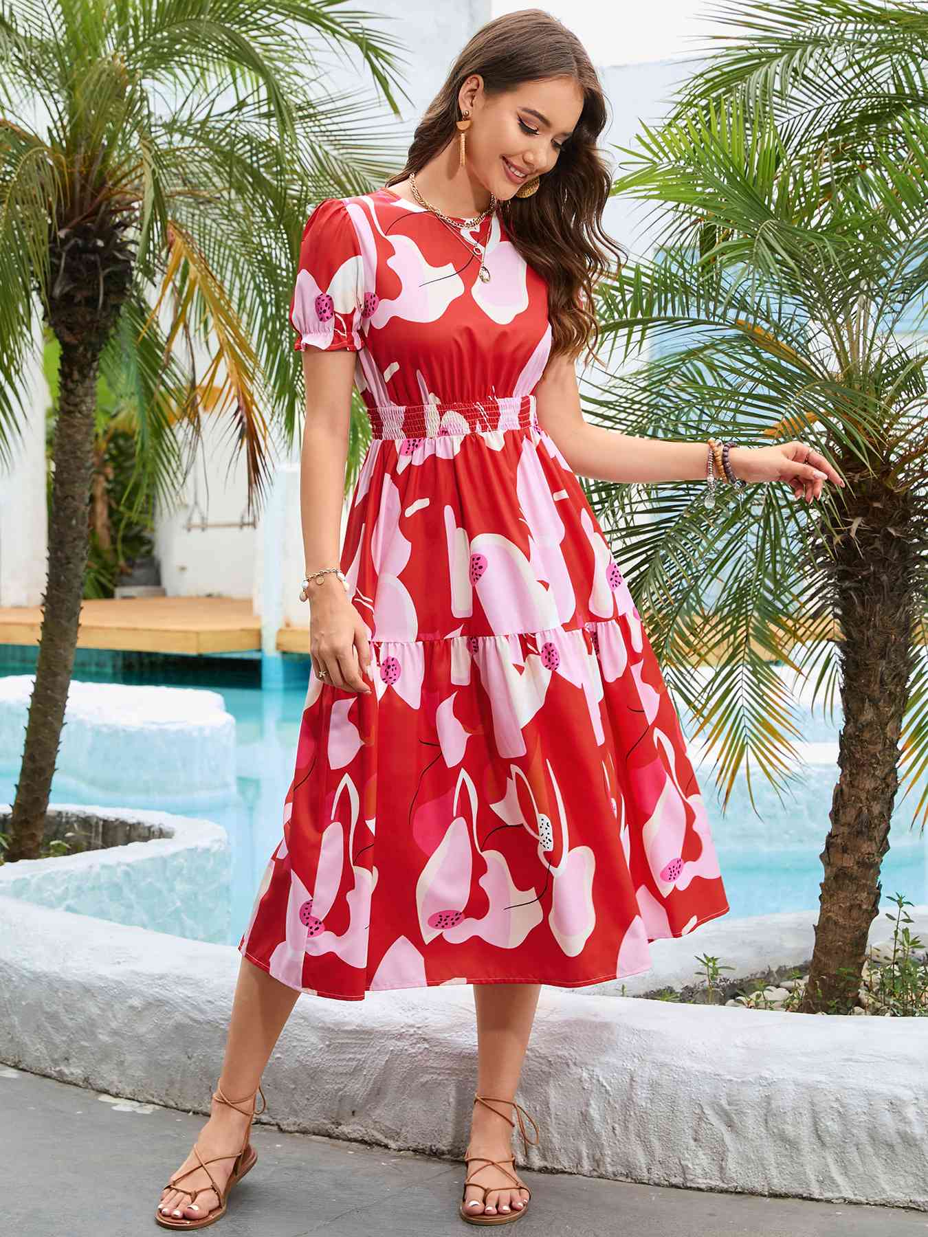 Vestido midi estampado con cuello redondo y mangas con volantes