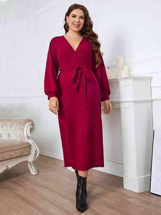 Plus-Size-Kleid mit Schalkragen und Taillenband