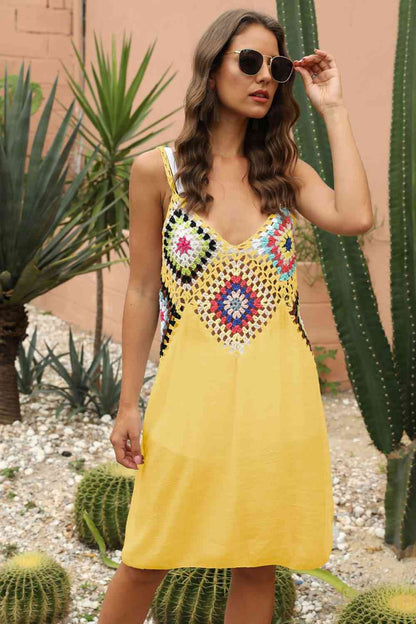 Vestido bordado sin mangas calado