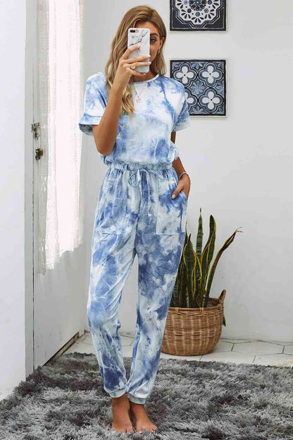 Batik-Jumpsuit mit kurzen Ärmeln und Taschen