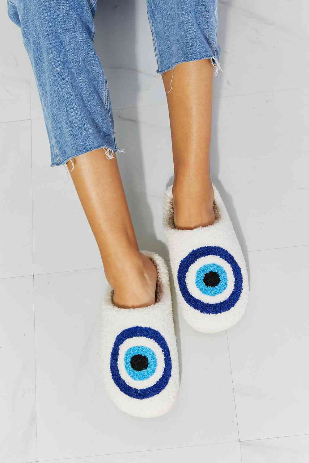 Pantuflas de felpa con ojos de MMShoes