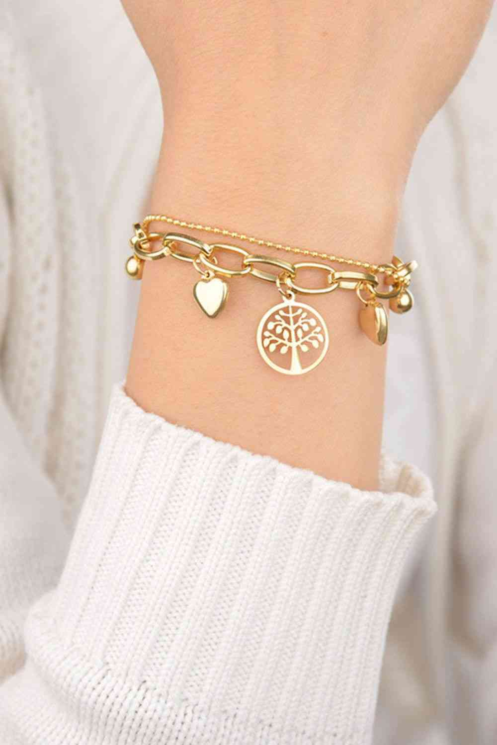 Pulsera de cadena gruesa con múltiples dijes