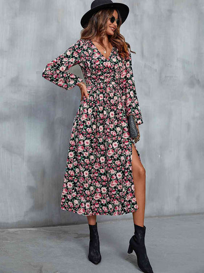 Vestido midi con abertura y cuello en V floral