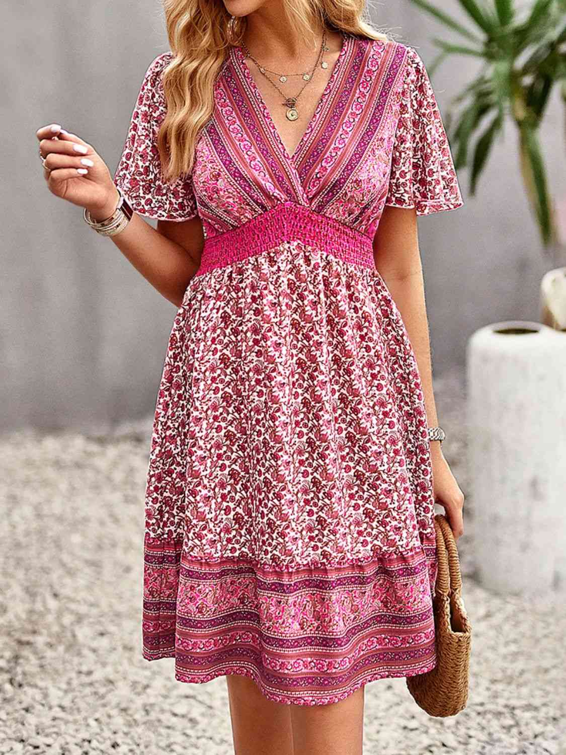 Vestido de manga acampanada con cuello en V estilo bohemio con estampado floral