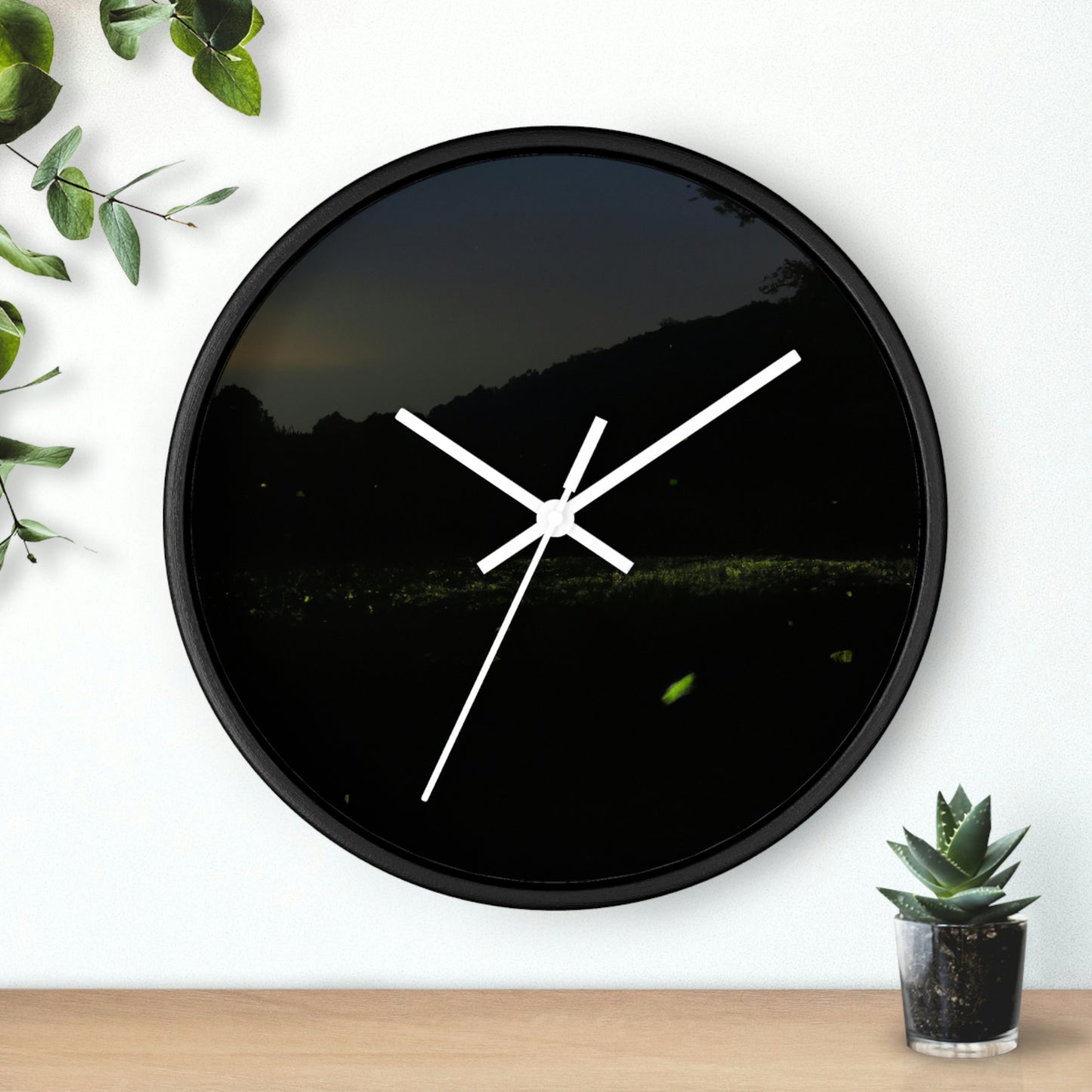 "Mil luciérnagas en el cielo nocturno" - El reloj de pared alienígena