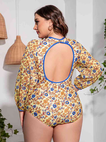 Traje de baño de una pieza de manga larga con espalda abierta y estampado floral de talla grande