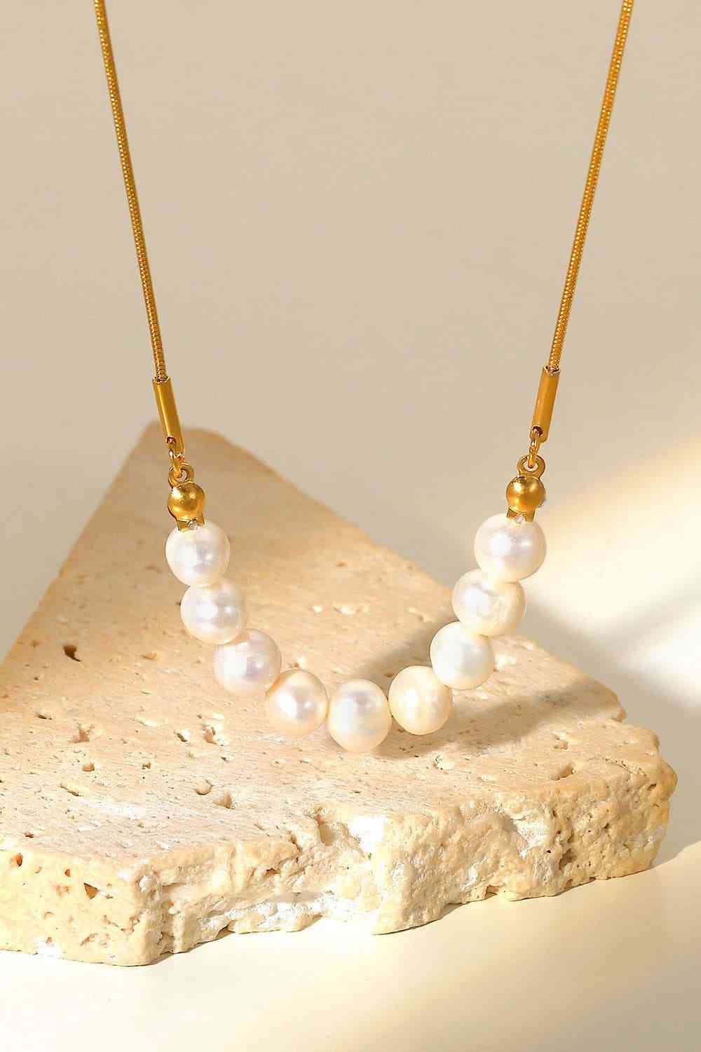 Collar de perlas de agua dulce chapado en oro de 18 quilates