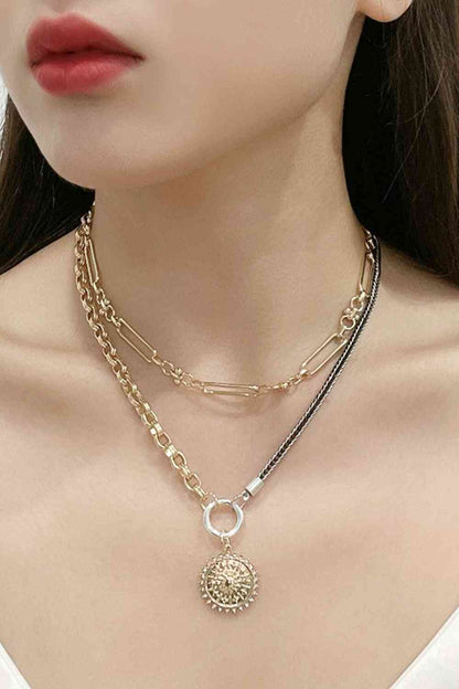 Conjunto de collar de dos piezas con colgante de sol de circonitas