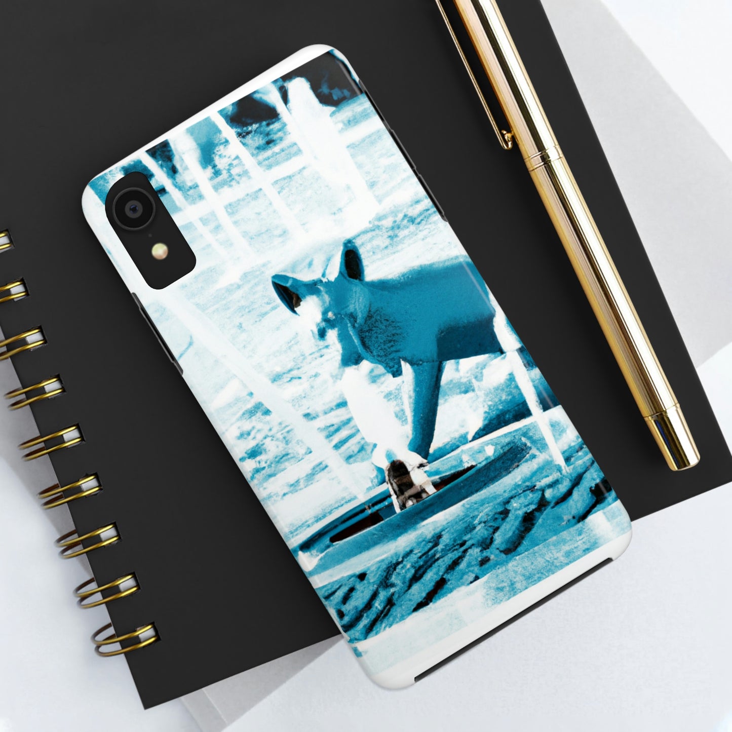 "Foxy Herumtollen im Brunnen" - Die Alien Tough Phone Cases