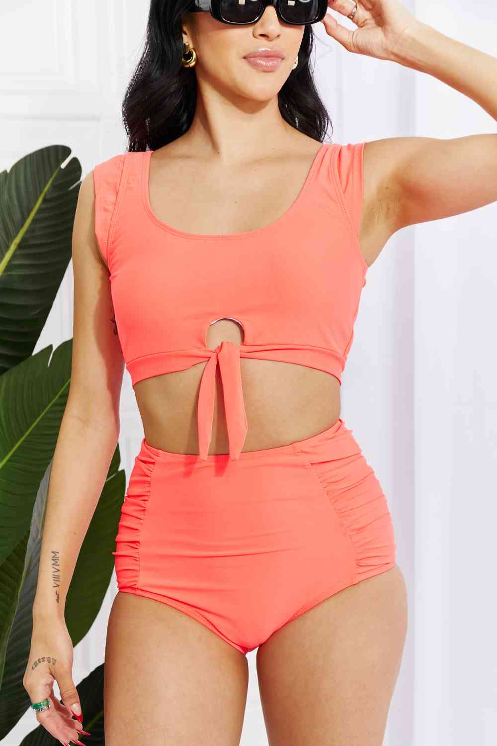 Marina West Swim Sanibel Crop-Badeoberteil und geraffte Hose im Set in Koralle