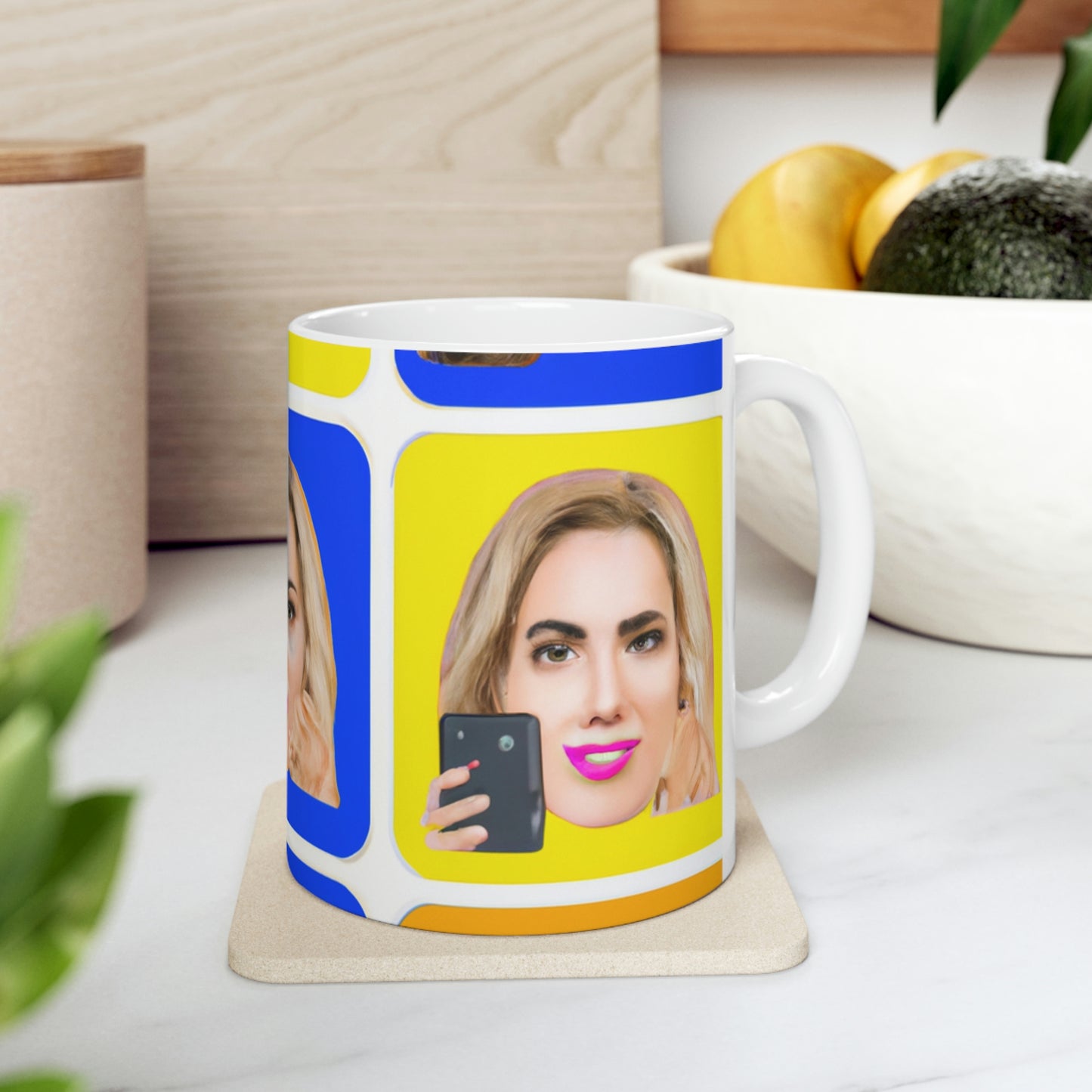 "Emoji-zing a Celebrity: A Pop Art Portrait" - Taza de cerámica The Alien 11 oz