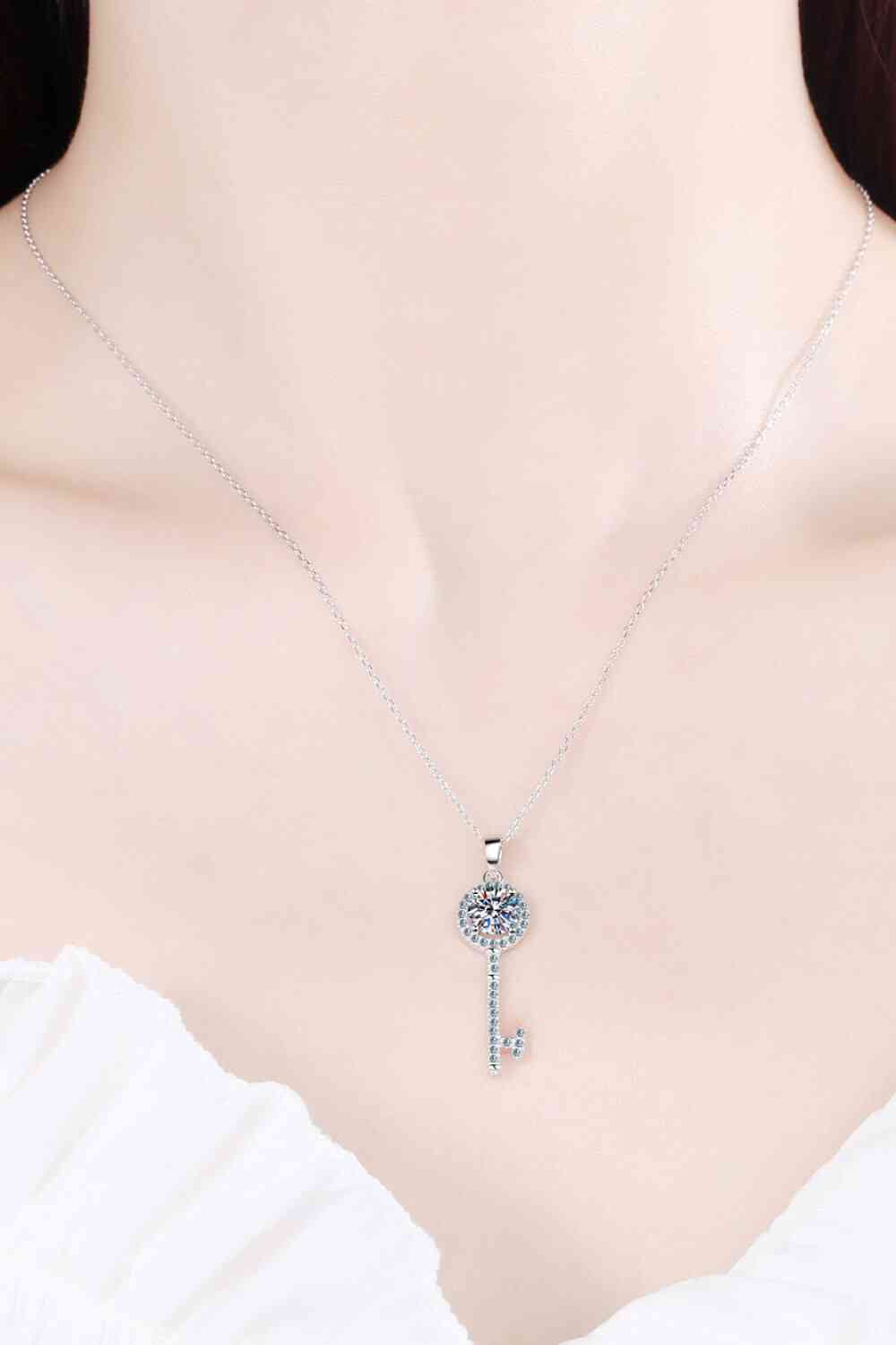 Bezaubernde Halskette mit Schlüsselanhänger aus Moissanit