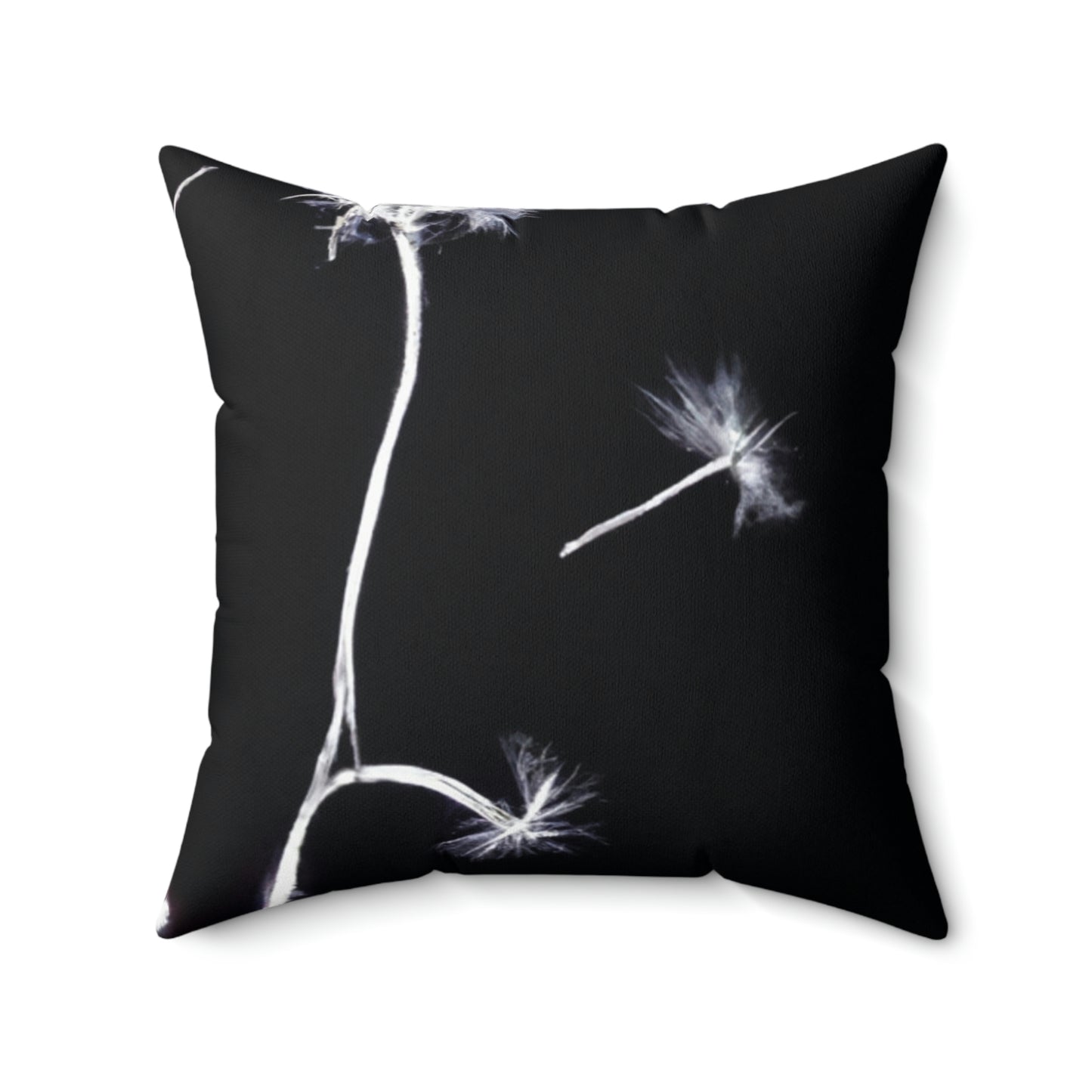 „A Dandelion Flicker in the Midnight Breeze“ – Das Alien Square Pillow