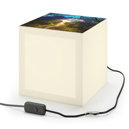 "Ein Lichtstrahl auf einem vergessenen Pfad" - Die Alien Light Cube Lampe