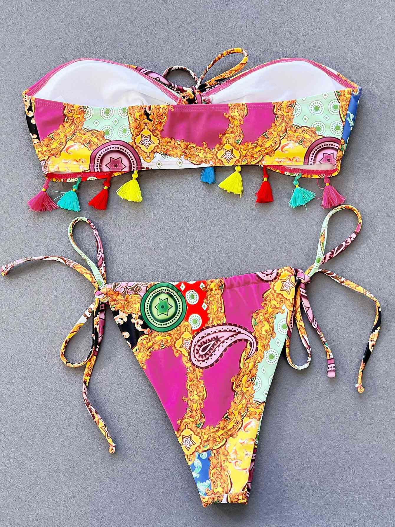 Bedrucktes, trägerloses Bikini-Set zum Binden