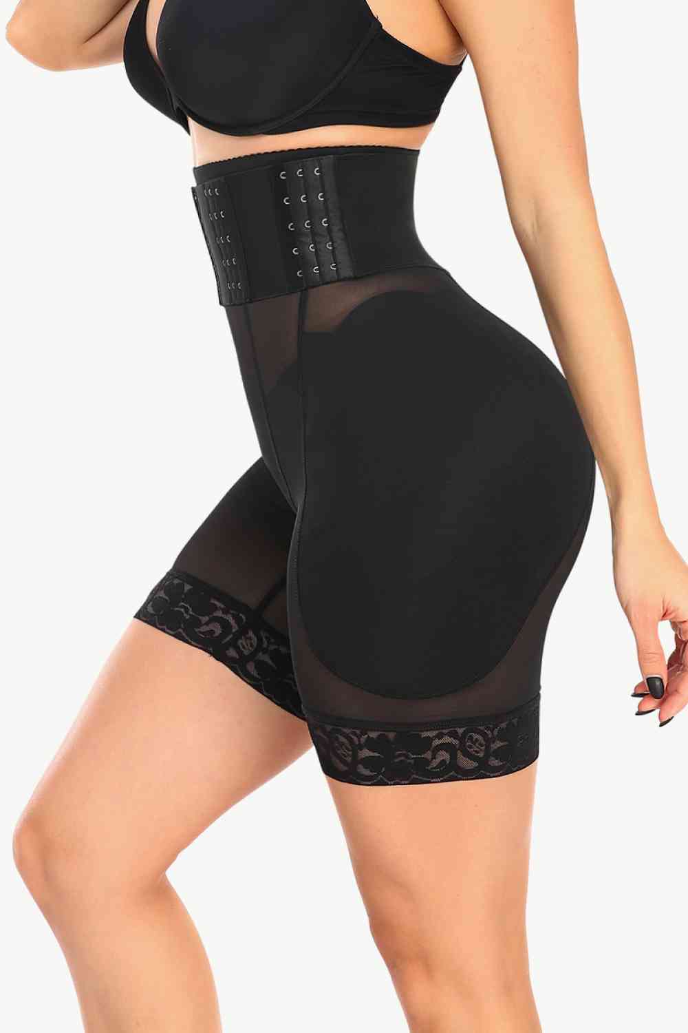 Atmungsaktive Shaping-Shorts mit Spitzenbesatz in voller Größe