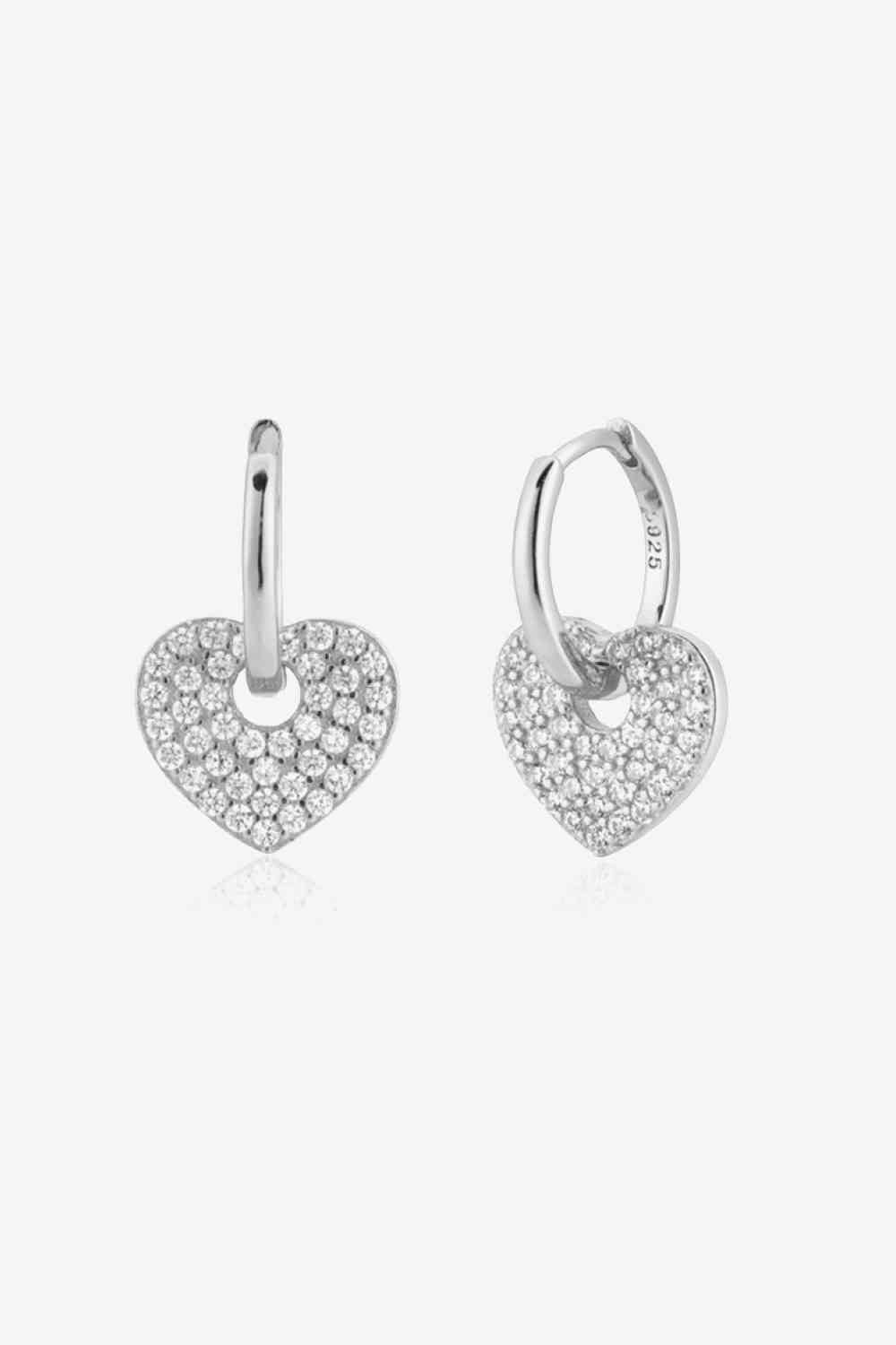 Pendientes Huggie con forma de corazón y circonitas