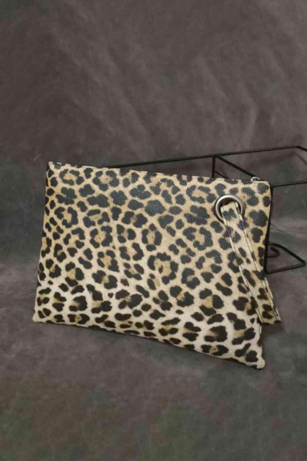 Clutch de piel sintética con estampado de leopardo