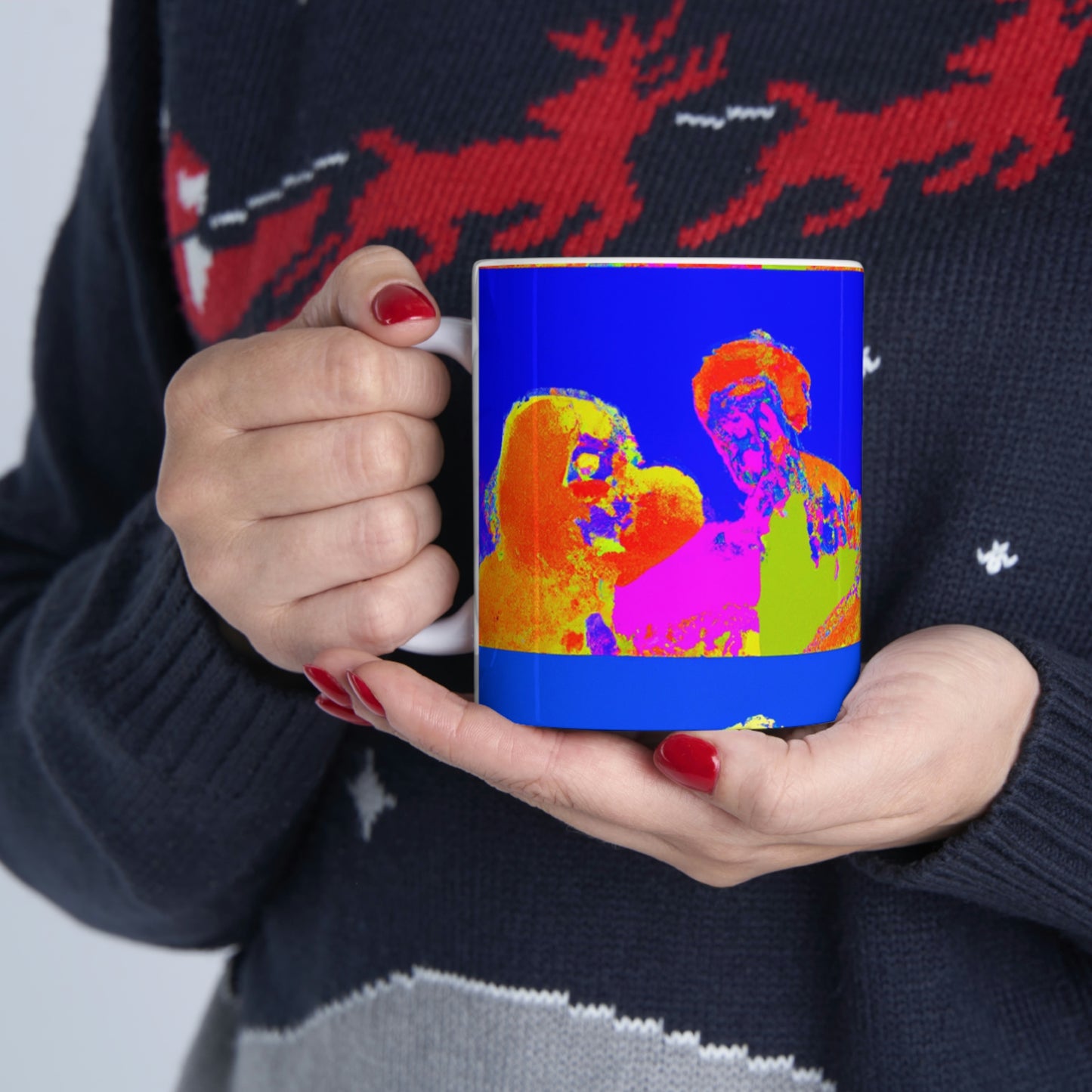 "Se encuentra una amistad inesperada". - La Taza de Cerámica Alienígena 11 oz