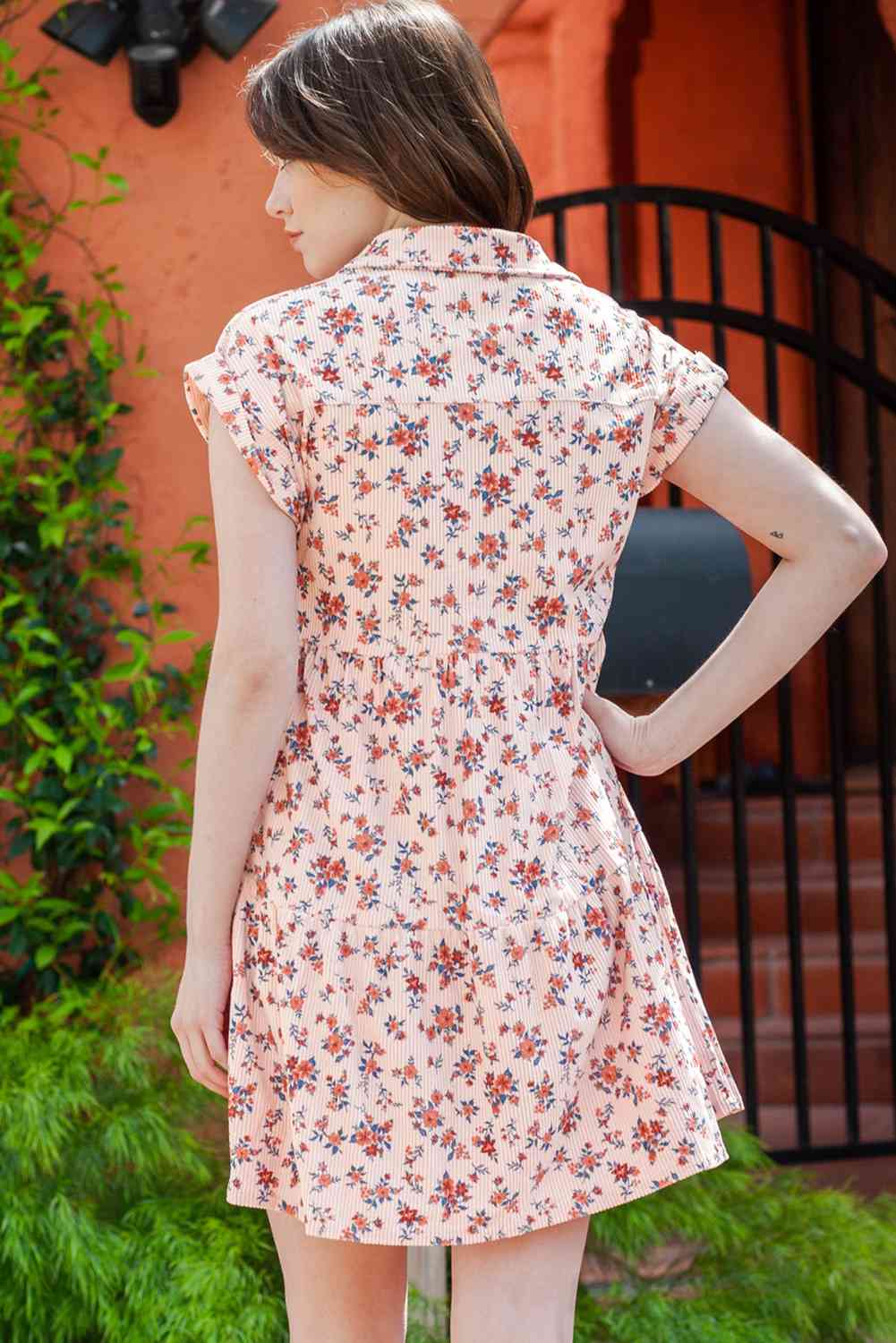 Minivestido floral con botones