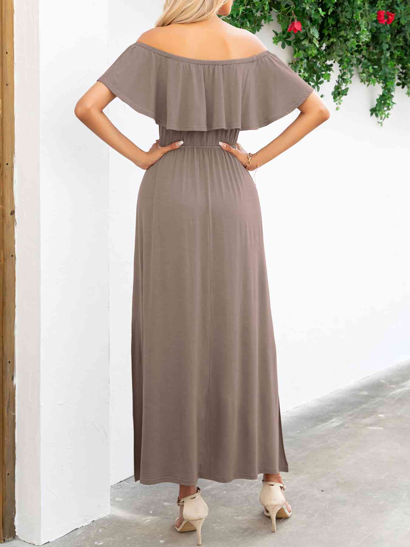 Schulterfreies Maxikleid mit Schlitz