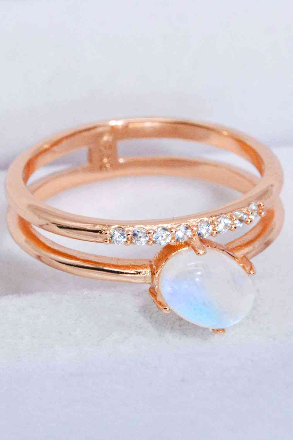 Anillo de doble capa con piedra lunar natural y circonitas