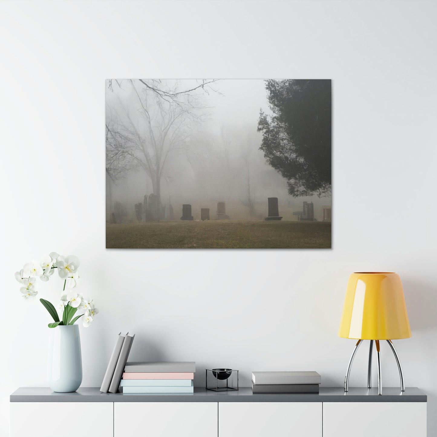 "Perdido en la niebla: un cementerio olvidado" - The Alien Canva