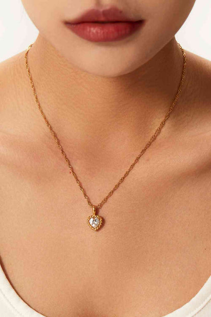 Collar con colgante de corazón de circonitas con incrustaciones