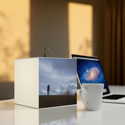 "Lonely Sentinels in the Autumn Sky" - Die Alien Light Cube Lampe